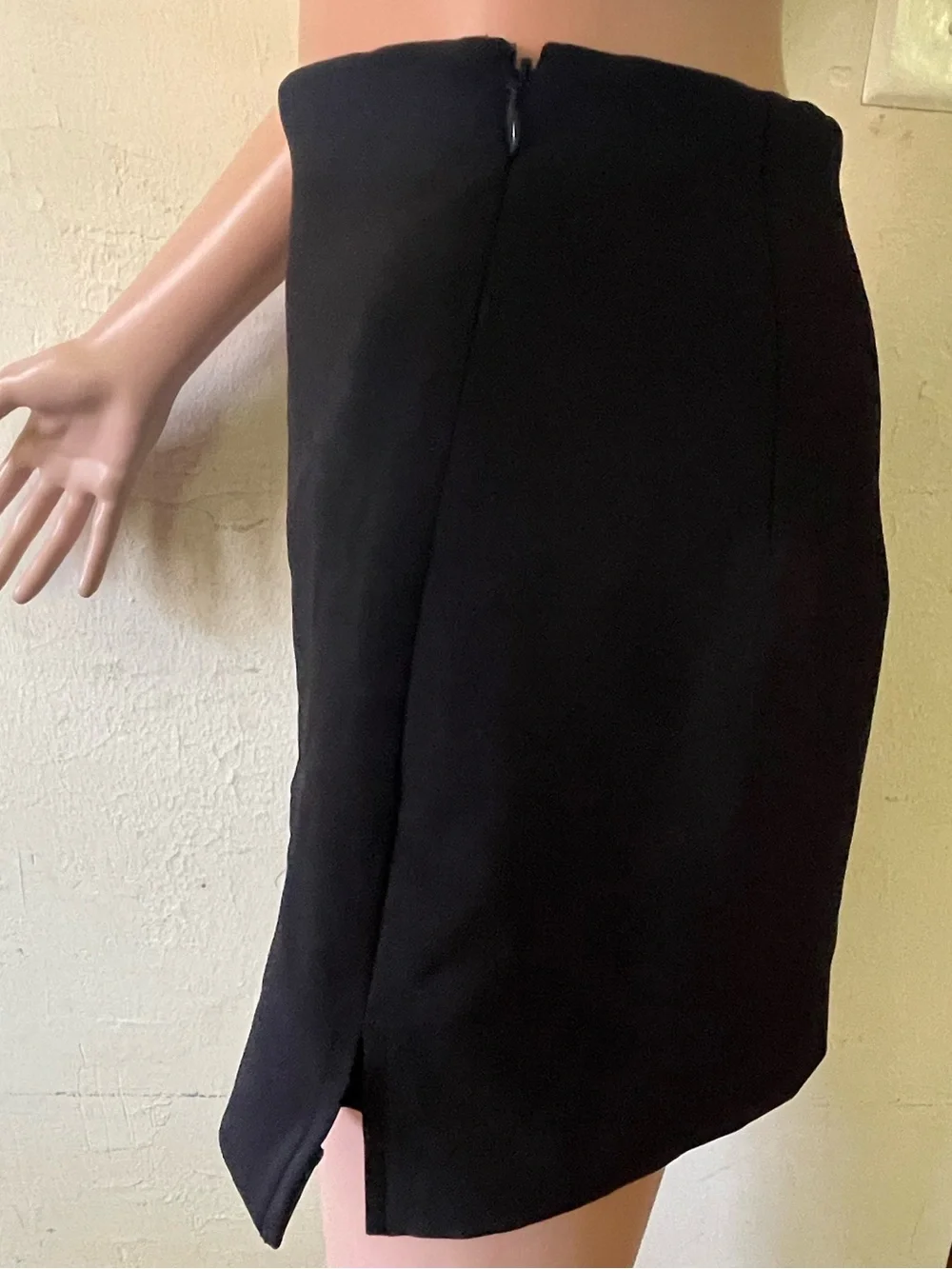 Express Editor Black Mini Skirt – Size 4 Classic Minimal Style